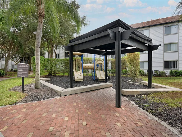 Sabal Pointe — Photo 27