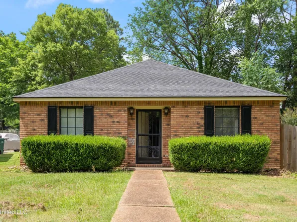 212 Circle Gate Dr, Senatobia, MS 38668