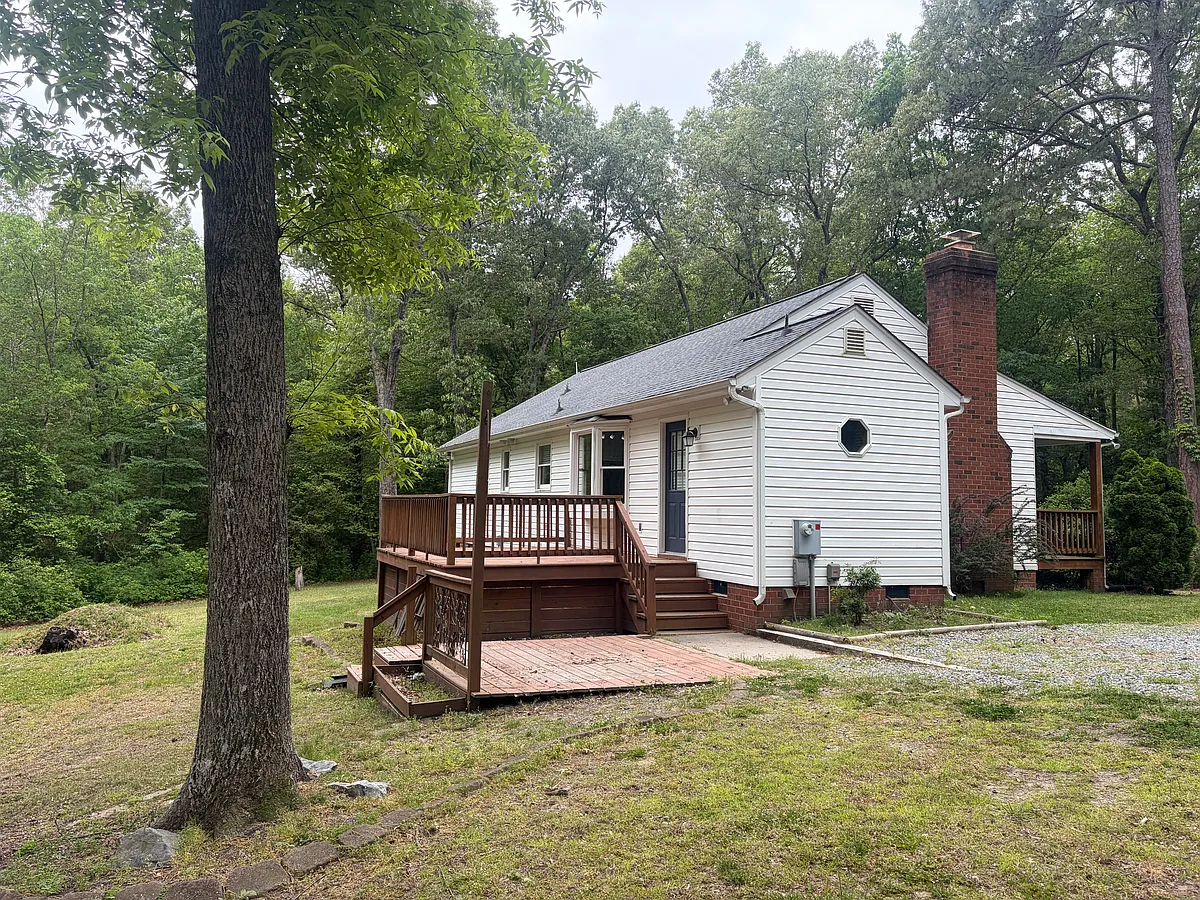Building Photo - 143 E Spring Dr