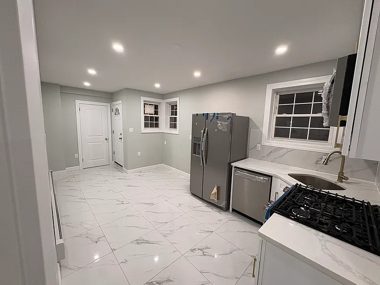 2819 Schurz Ave #2 — Photo 5