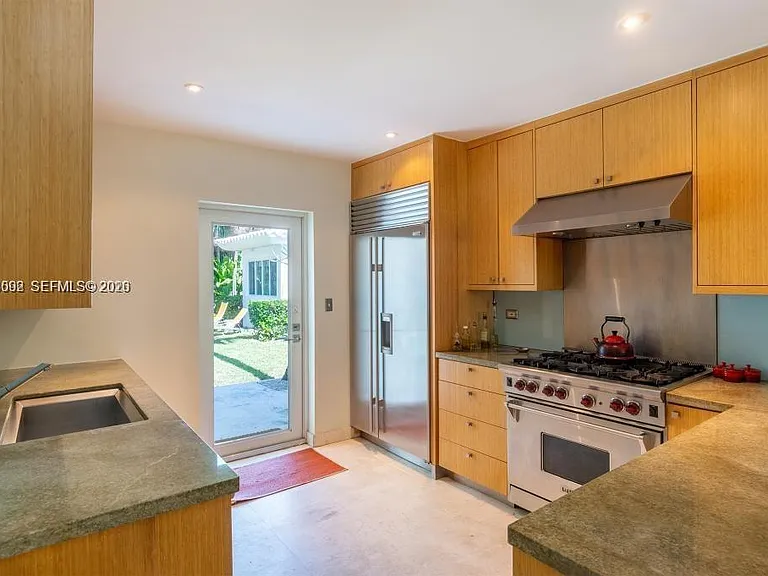 1123 Bay Dr — Photo 8