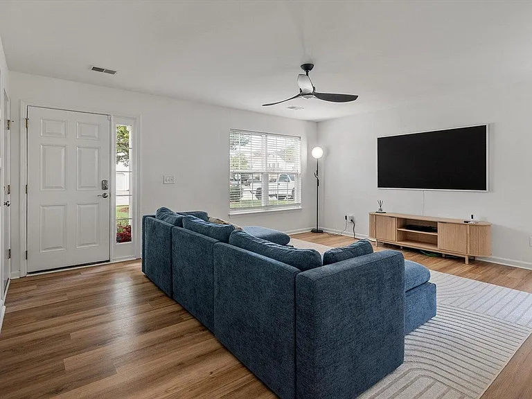 1344 Palm Cove Dr — Photo 5