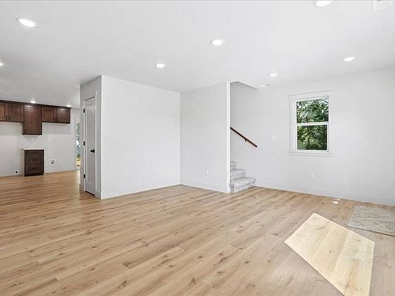 5th image of 620 N 10th St