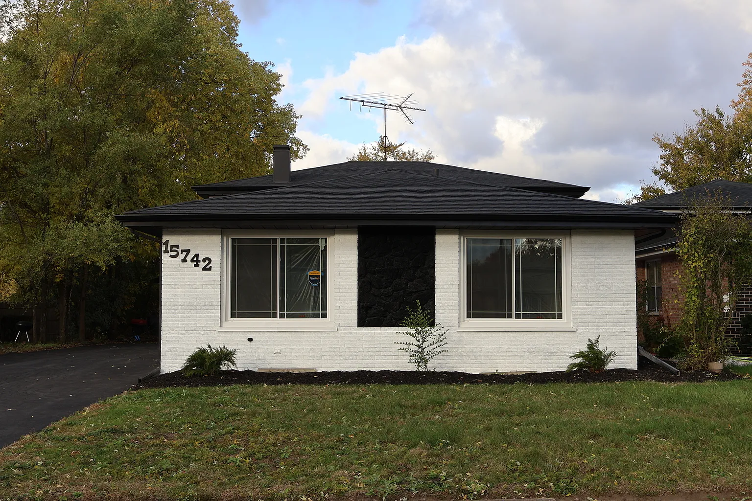 15742 E End Ave photo 1