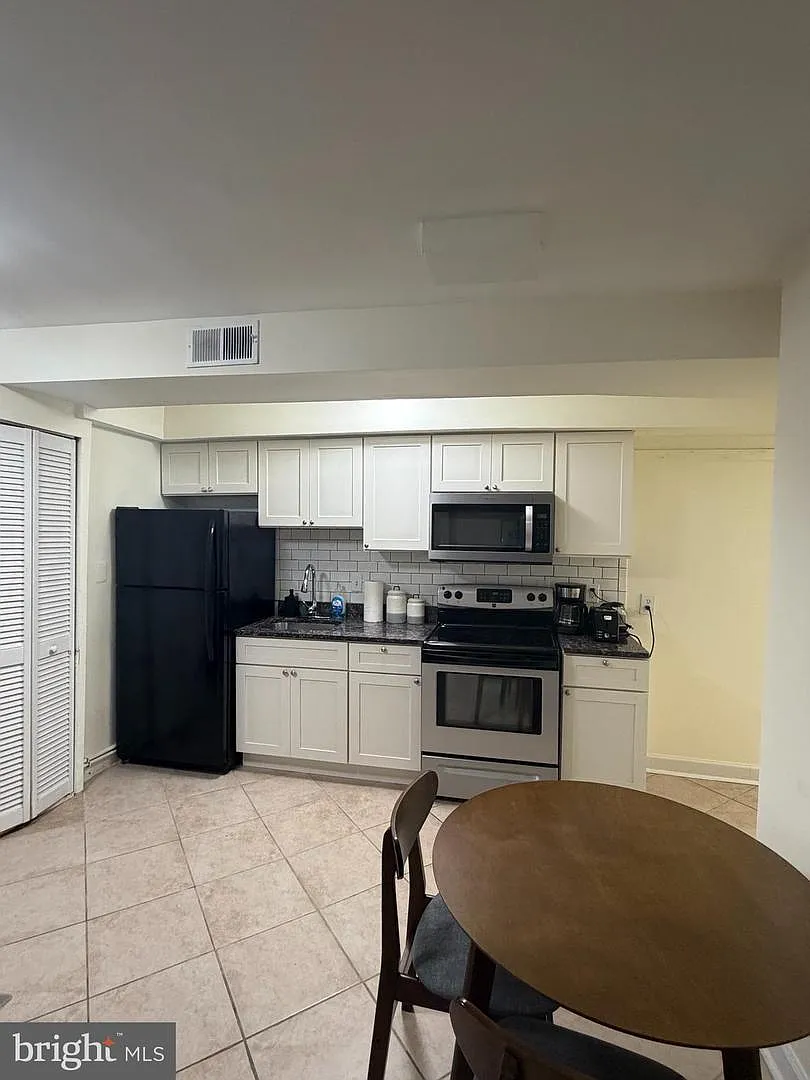 1 bed, 750 sqft, $1,300 — Photo 4