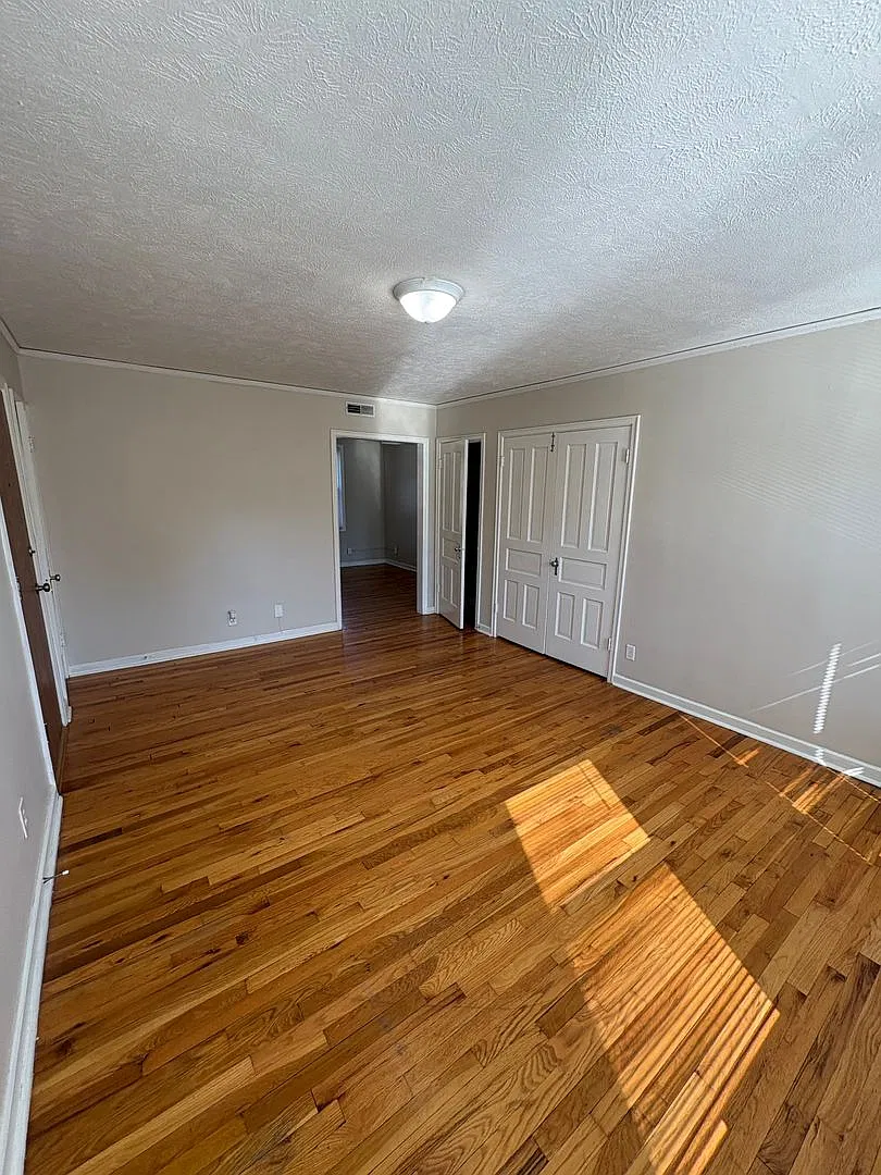 Hillside Court Apartments (3166 Davenport St.) — Photo 2