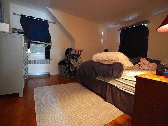 3rd image of 42 Woodside Ave Floor 2