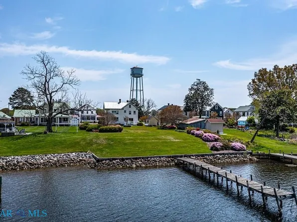 742 Main St, Reedville, VA 22539