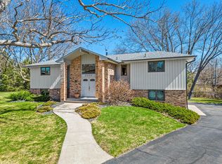 3000 Stinson Ct, New Brighton, MN 55112