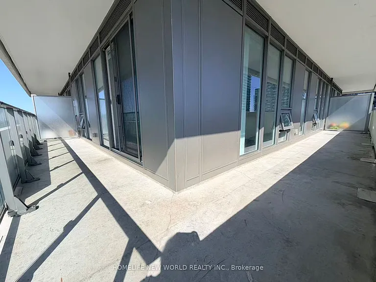 2221 Yonge St #2403 — Photo 18
