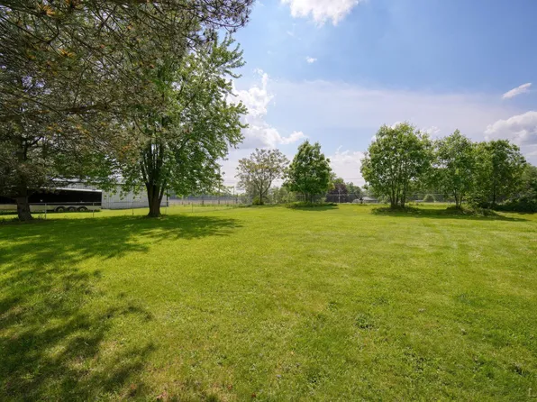 780 W Manor Dr, Manitou Beach, MI 49253
