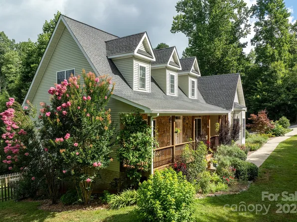 34 Creek Run Rd, Candler, NC 28715