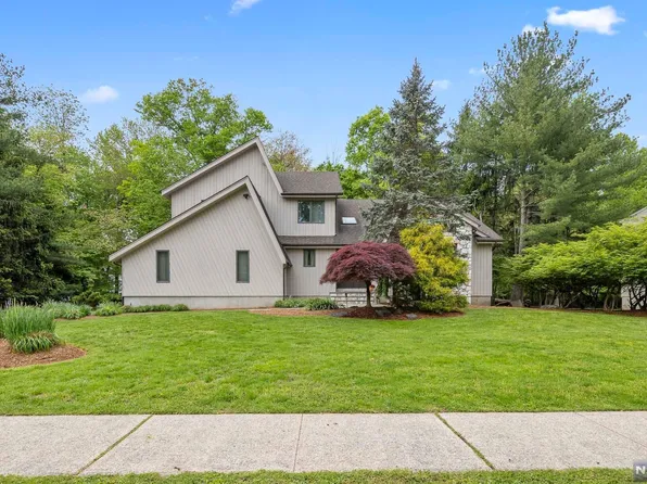 2 Roden Way, Closter, NJ 07624