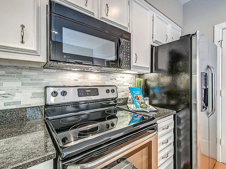3051 Woodlawn Dr — Photo 14