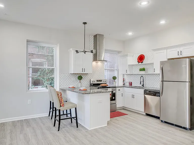 2517 Linden Ave #12 — Photo 6