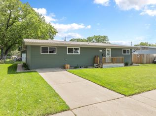 208 19th St NW, Minot, ND 58703