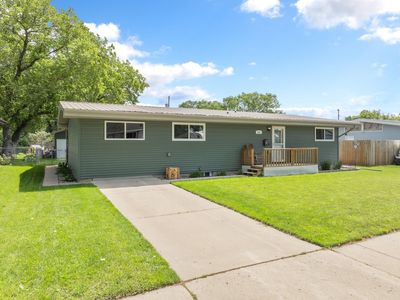 208 19th St NW, Minot, ND, 58703