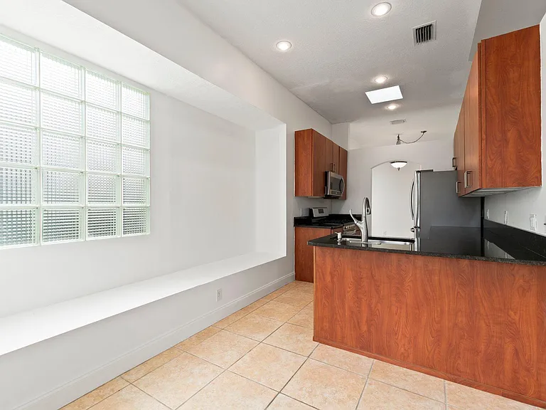 435 SW Jefferson Cir — Photo 15