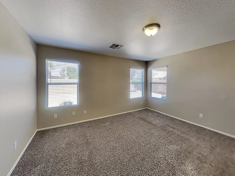 2980 Bedford St — Photo 10