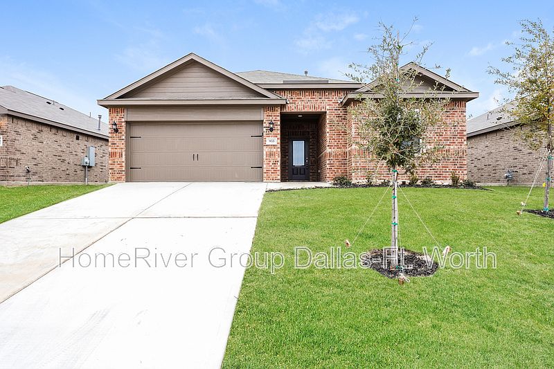 1st image of 933 Clark Dr
