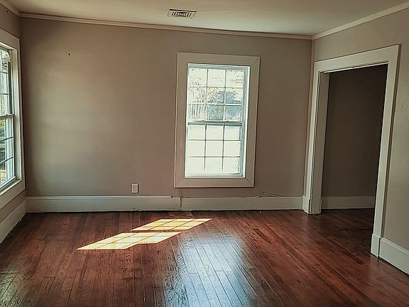 4th image of 243 Arlington Rd