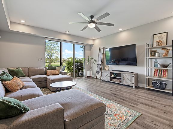 3rd image of 1436 Golfview Dr