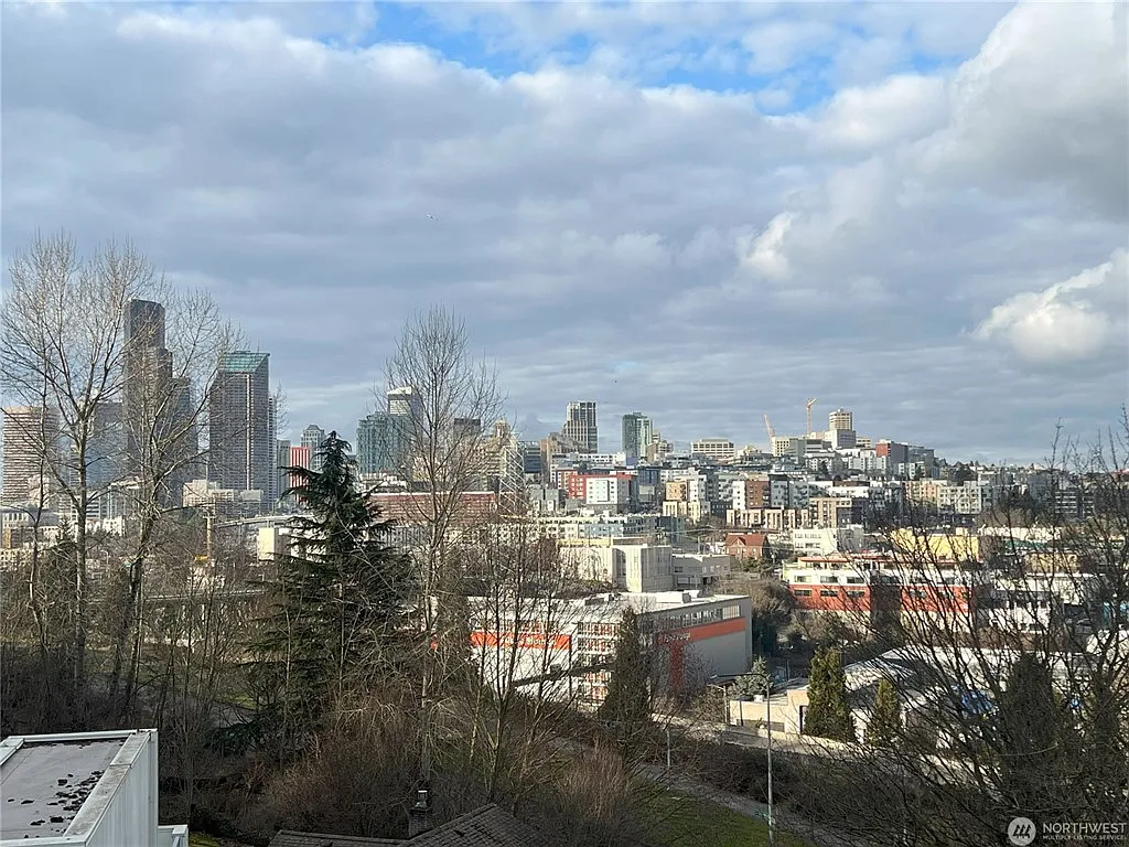 3 bed, 2500 sqft, $3,500 — Photo 3