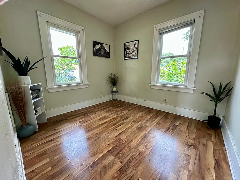 652 Conger St — Photo 12