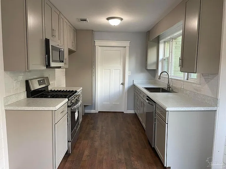 810 W Lakeview Ave — Photo 4