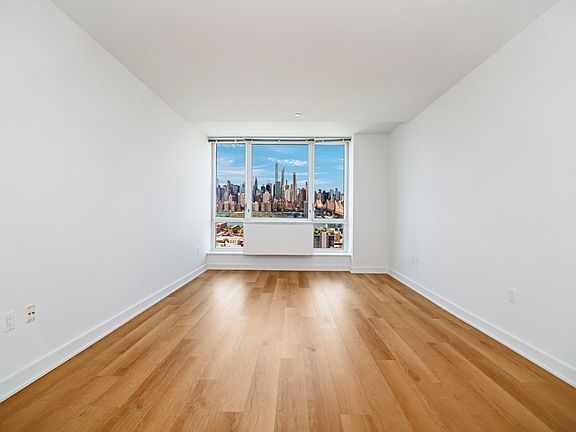 4th image of 4310 Crescent St APT 101