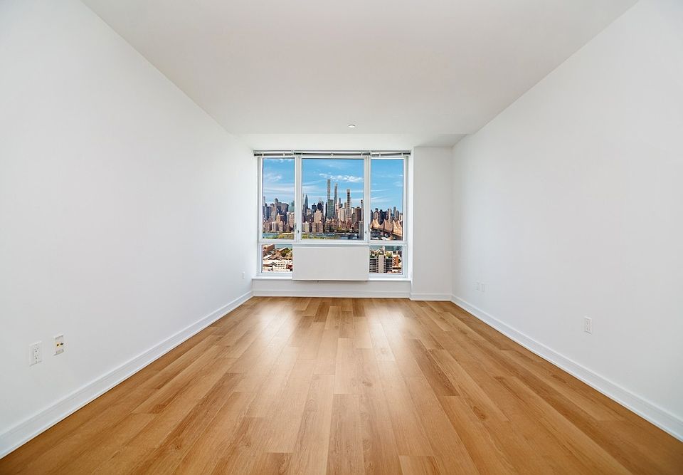 1st image of 4310 Crescent St APT 2809