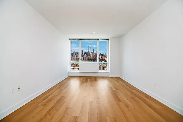 43-10 Crescent Street #701