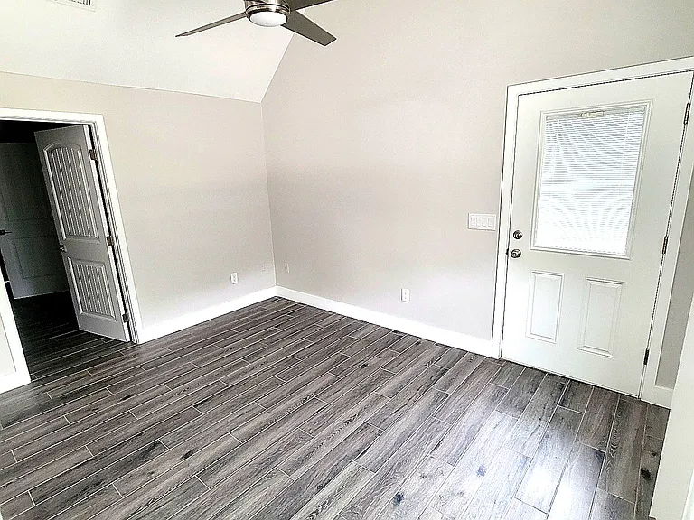 535 W 15th St — Photo 13