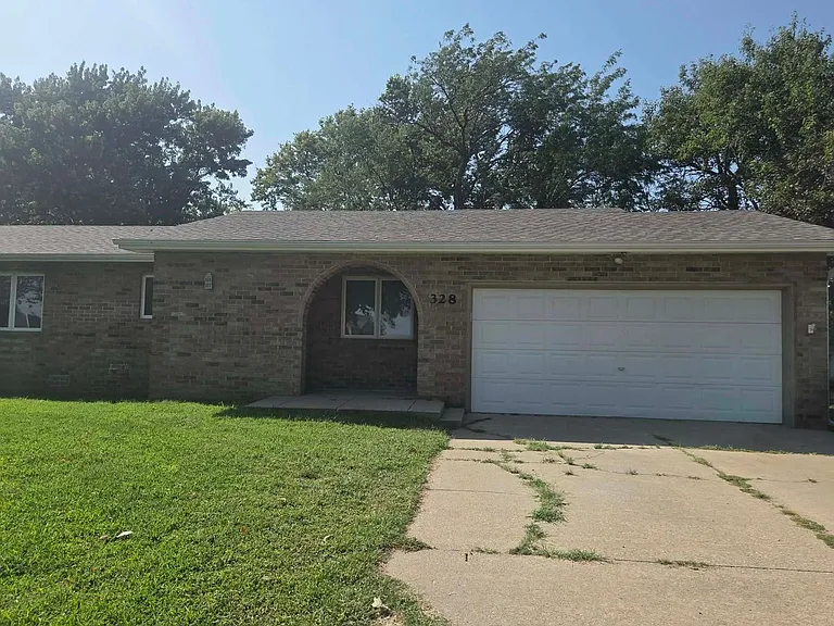 328 S Kiowa Ct — Photo 1