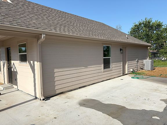 2nd image of 729 S Chickasaw Ave