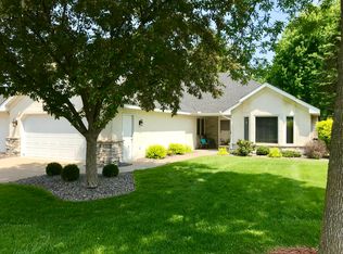 2639 Parkview Dr, White Bear Township, MN 55110