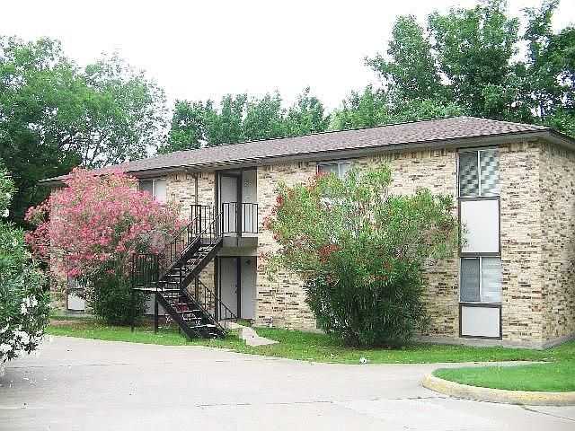 Longmire Exterior Views