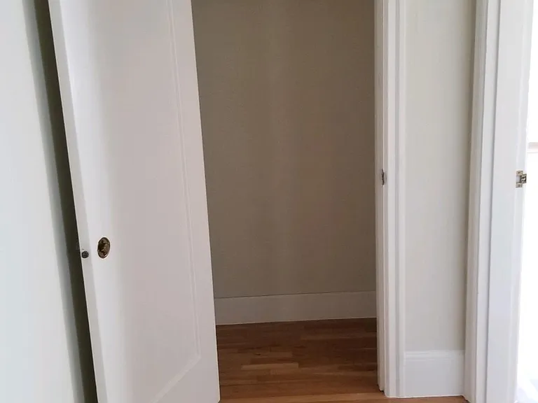 2339 Hilgard Ave #303 — Photo 11