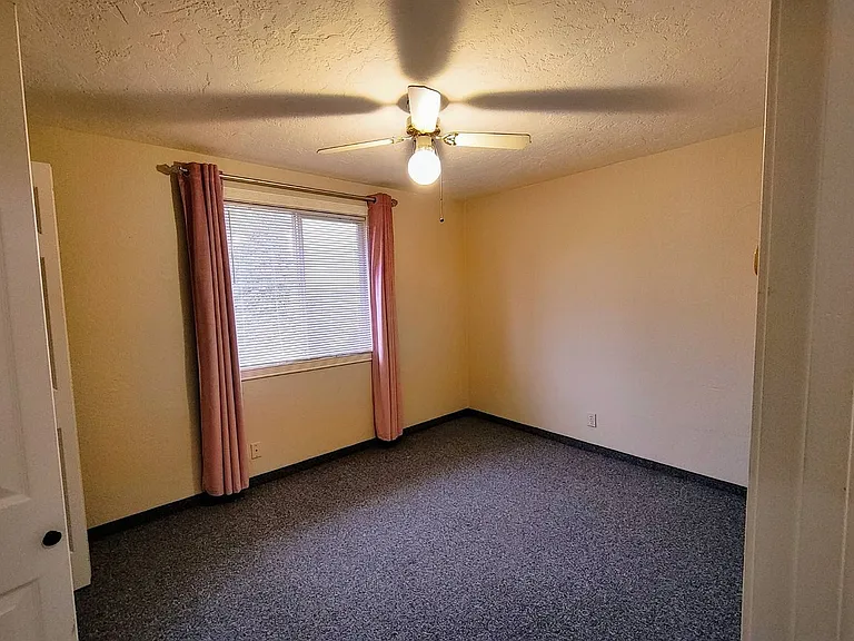 Nice Two Bedroom Duplex In Bethel Area — Photo 9