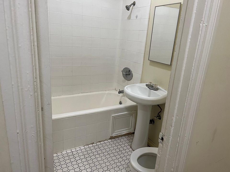 2nd image of 443 S Catalina St #207X