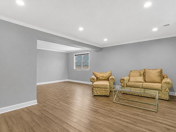 5th image of 3755 N Kostner Ave #3
