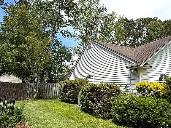 3rd image of 419 Ashwood Ln