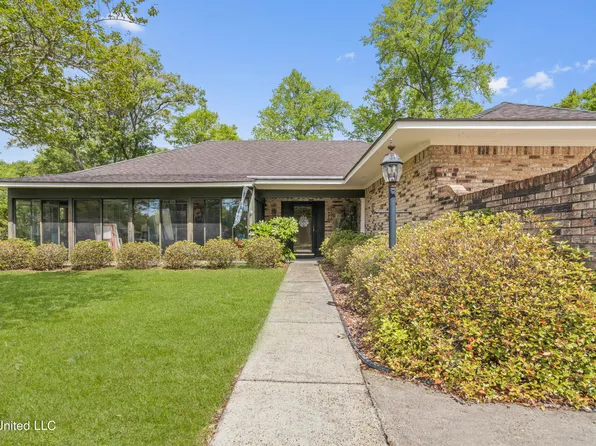 3542 Courtenay Cir, Ocean Springs, MS 39564