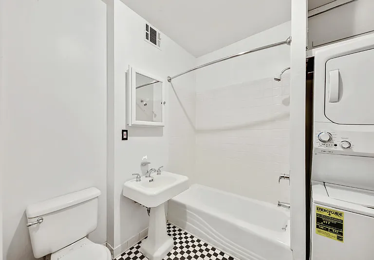 449 W 48th St #1E — Photo 10