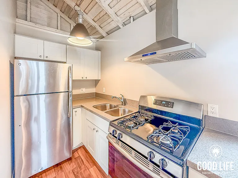 Studio in City Heights with Granite Kitchen, Ceiling Fan & Private Setting — Photo 4
