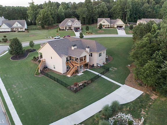 4th image of 916 Ashland Falls Dr