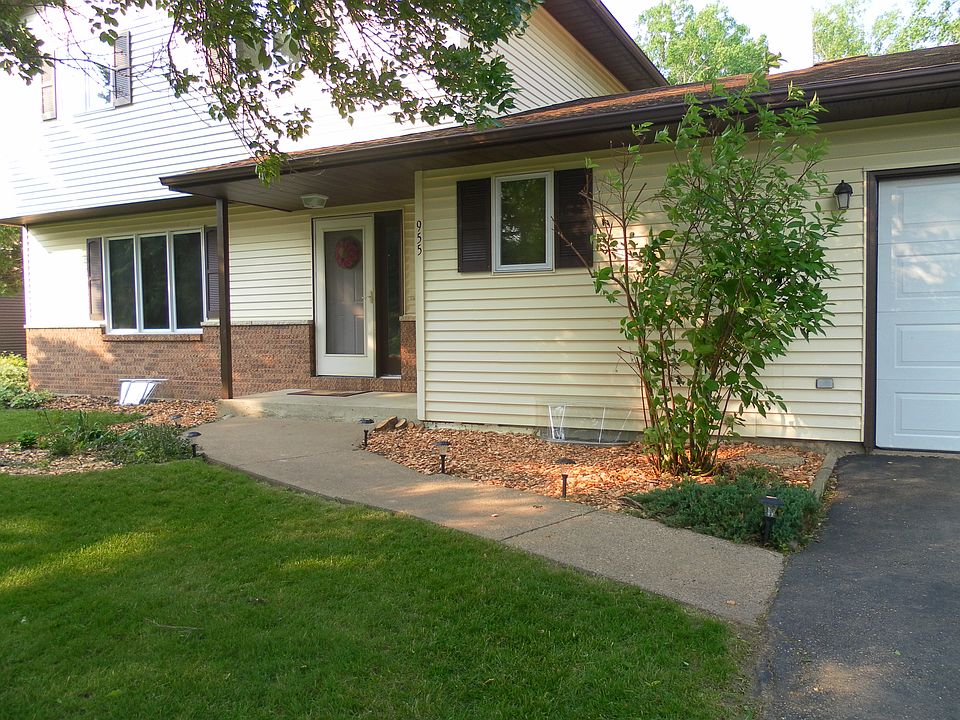 Walkway to Front Entry
