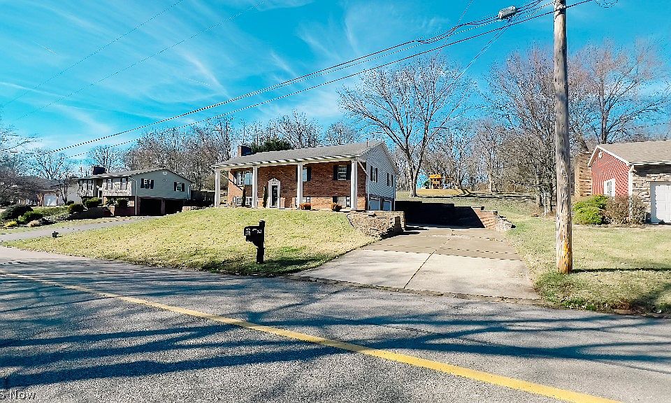 1st image of 208 N Hills Dr
