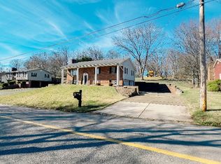 208 N Hills Dr, Parkersburg, WV 26104