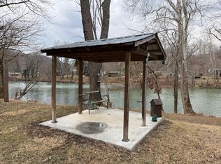 988 S Emerald Isle, Pence Springs, WV 24962